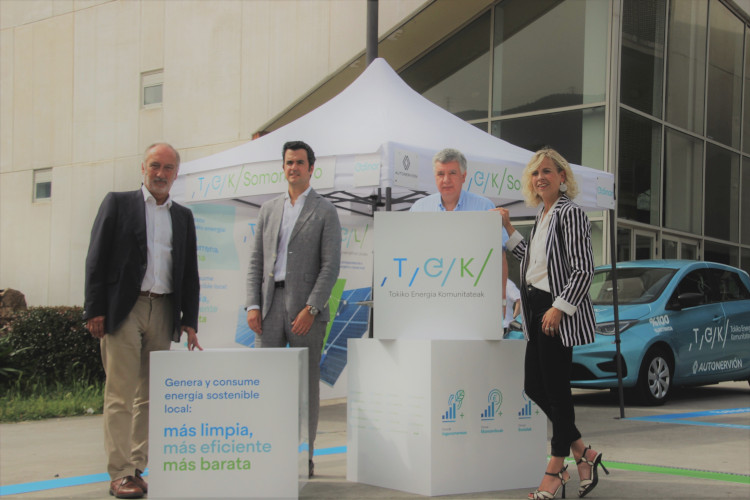 Juan Diego Edinorreko kontseilari delegatua, Jon Lekue Renault Autonervioneko bazkide zuzendari nagusia, Javier Laiseca Somorrostro Prestakuntza Zentroko zuzendaria eta Ainara Leiba Muskizko alkatesa | Edinor